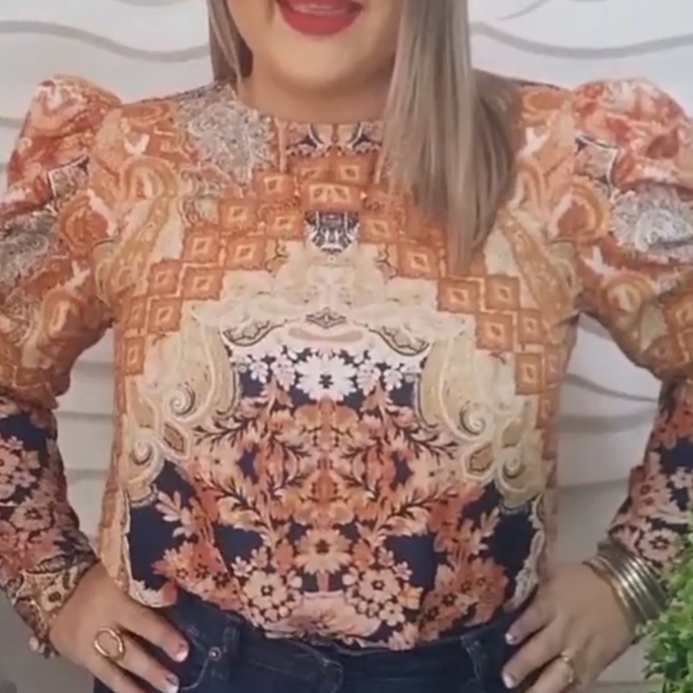 Puffed Sleeves Top
